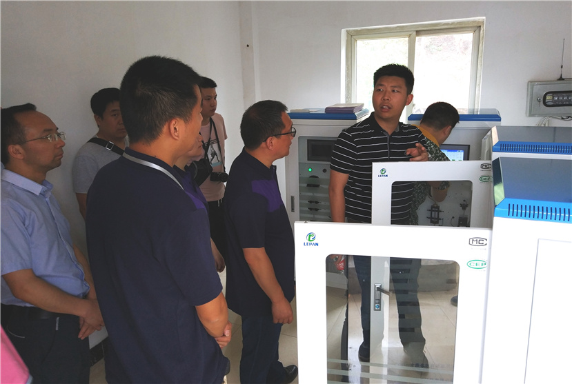 省環(huán)保廳督查組到固廢處置公司檢查工作2_副本 省環(huán)保廳督查組到固廢處置公司檢查工作2_副本