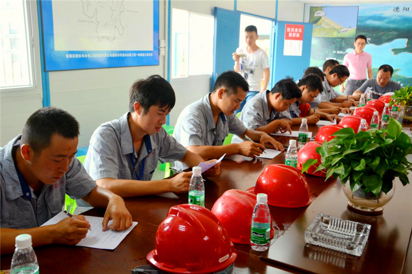 2017年6月23日 華強溝水庫一標段工程開展“安全生產(chǎn)月”活動1_副本 2017年6月23日 華強溝水庫一標段工程開展“安全生產(chǎn)月”活動1_副本