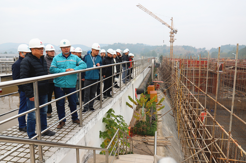 慰問一線施工單位 抓牢提標(biāo)擴(kuò)容工程 ——集團(tuán)黨委書記、董事長姜俊率隊(duì)慰問杰陽排水公司提標(biāo)擴(kuò)容工程參建單位