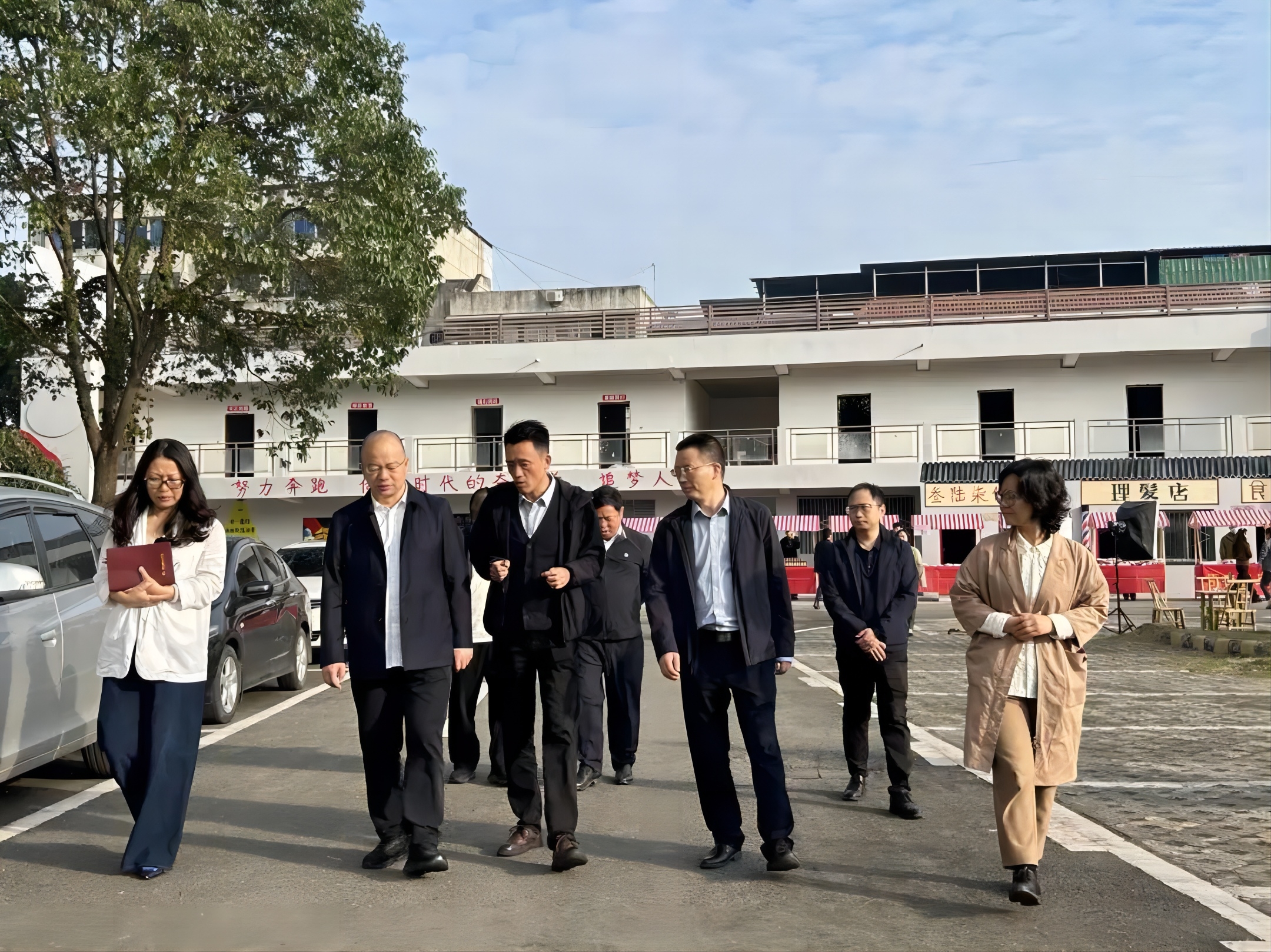 德陽經開區(qū)黨工委副書記、管委會主任廖立新帶隊調研德陽電商產業(yè)園